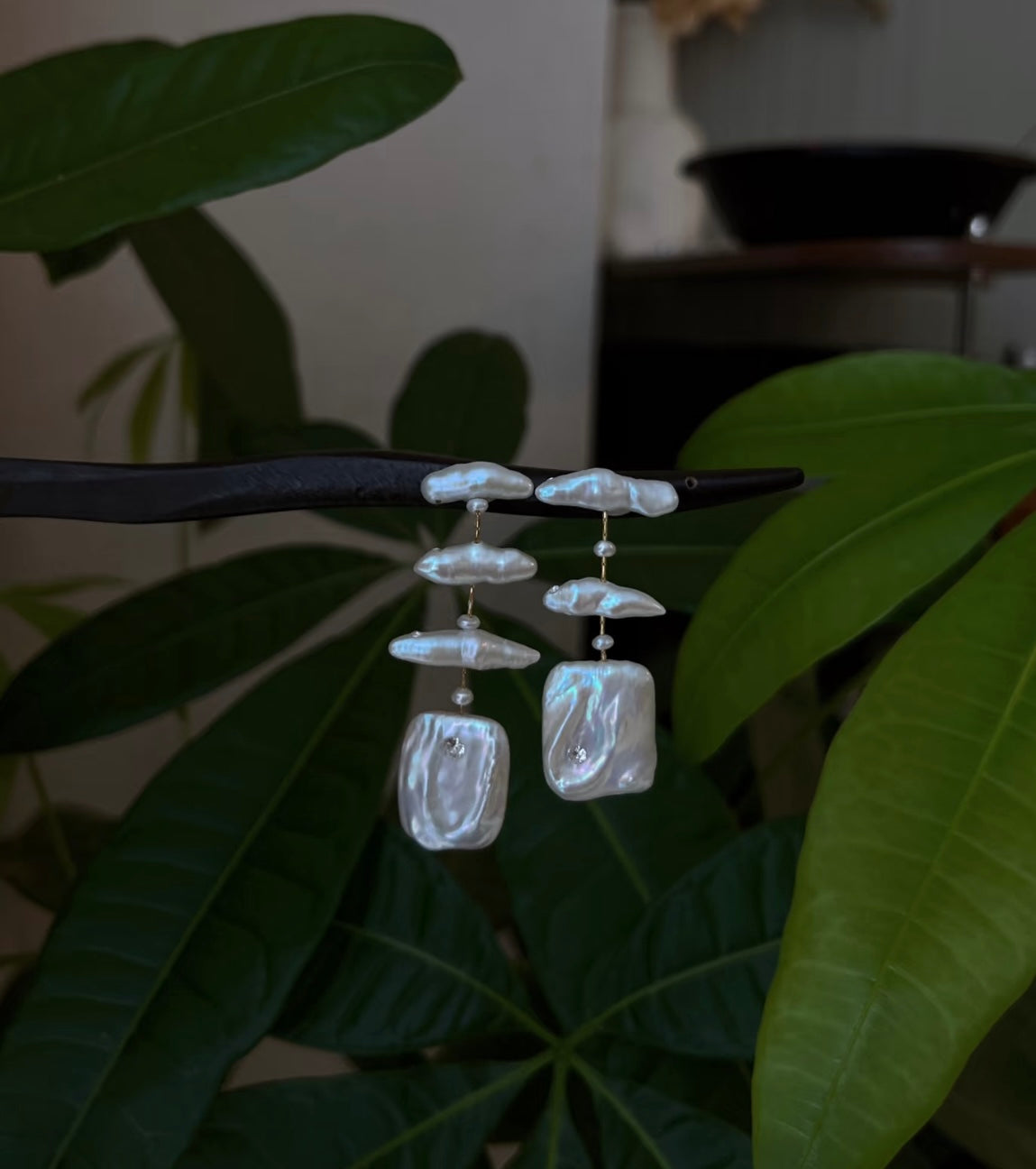 Natural freshwater pearl baroque sugar earrings
