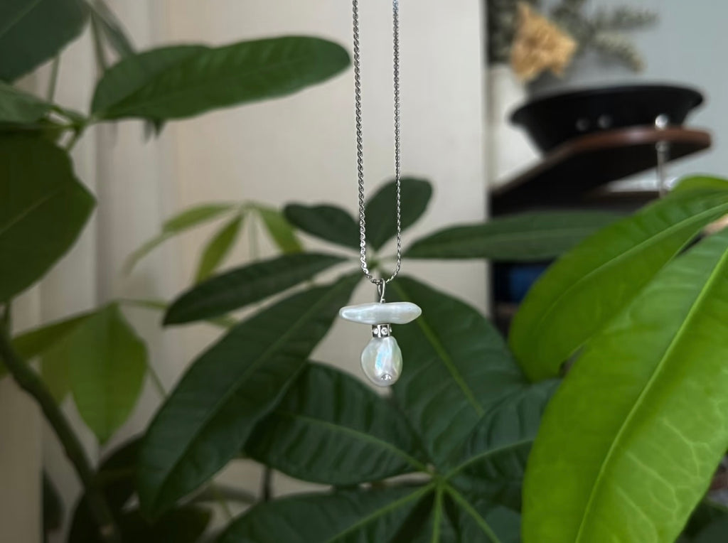 Natural freshwater pearl Baroque design pendant